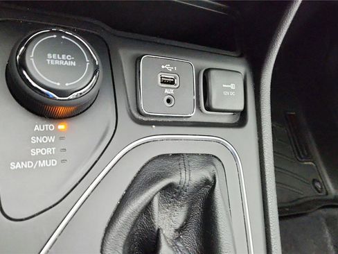 Used 2021 Jeep Cherokee Latitude Lux w/ Comfort/Convenience Group image 38