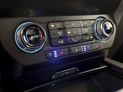 Certified 2021 Ford F250 Platinum w/ FX4 Off-Road Package image 19