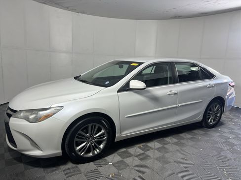 Used 2016 Toyota Camry SE FWD image 9