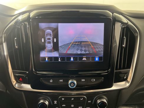 Certified 2023 Chevrolet Traverse LT w/ LT Premium Package AWD/4WD image 16