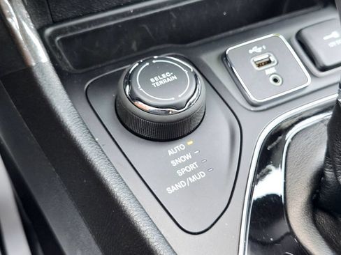 Used 2023 Jeep Cherokee Altitude Lux AWD/4WD image 26
