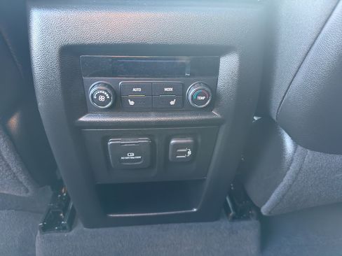 Certified 2023 Chevrolet Traverse Premier image 32