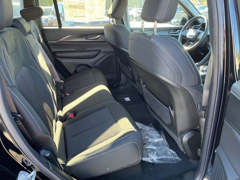 New 2025 Jeep Grand Cherokee image 13