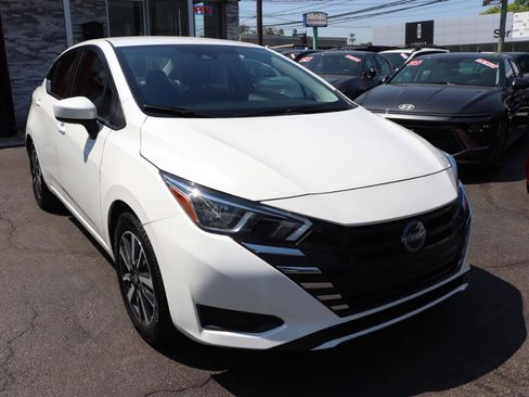 Used 2024 Nissan Versa SV FWD image 7