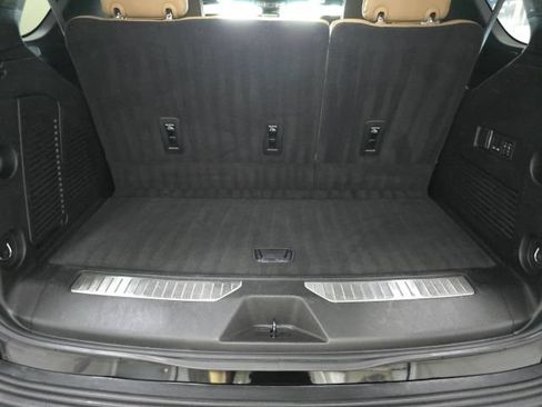 Used 2024 Chevrolet Tahoe Premier AWD/4WD image 8