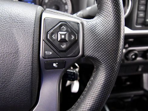 Used 2017 Toyota Tacoma SR5 image 21