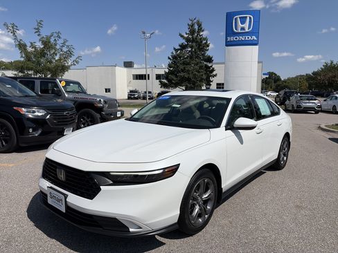 Certified 2023 Honda Accord EX image 1