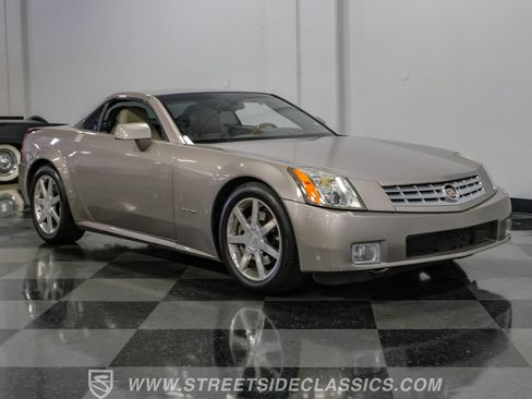 Used 2005 Cadillac XLR RWD image 16