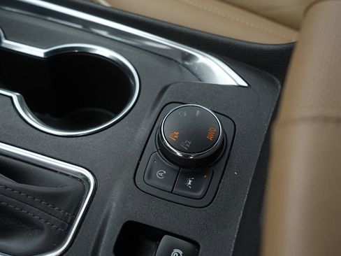 Used 2023 Chevrolet Traverse Premier image 30