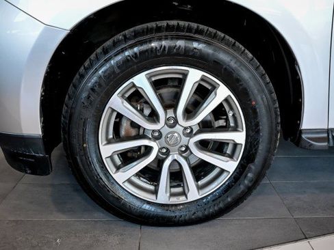 Used 2014 Nissan Pathfinder SL w/ SL Tech Package AWD/4WD image 40