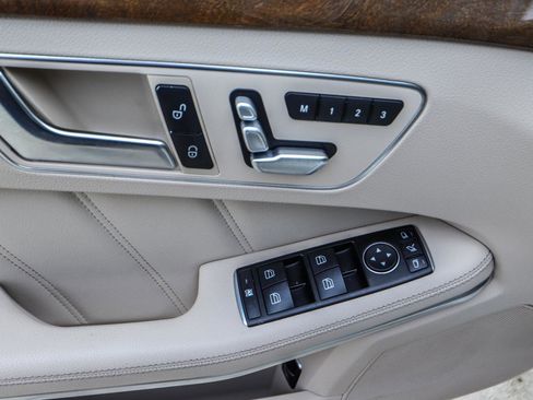 Used 2016 Mercedes-Benz E 350 4MATIC Sedan image 31