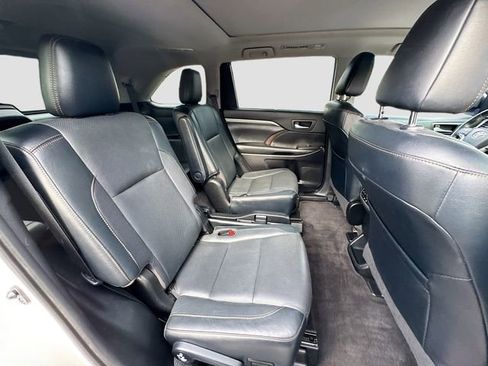 Used 2019 Toyota Highlander Limited Platinum image 31