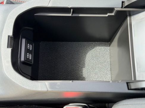 Used 2023 Toyota RAV4 SE w/ Weather & Moonroof Package image 24