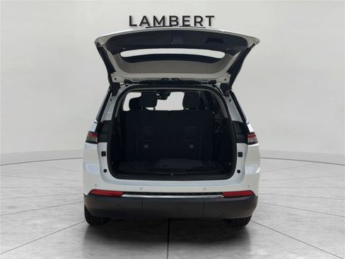 Used 2022 Jeep Grand Cherokee L Laredo w/ Luxury Tech Group I AWD/4WD image 18