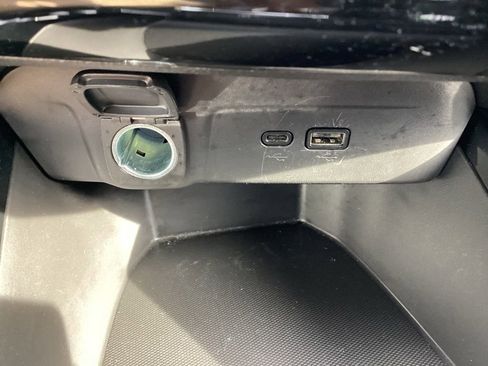 Used 2025 Chevrolet Trax LT w/ LT Convenience Package image 23