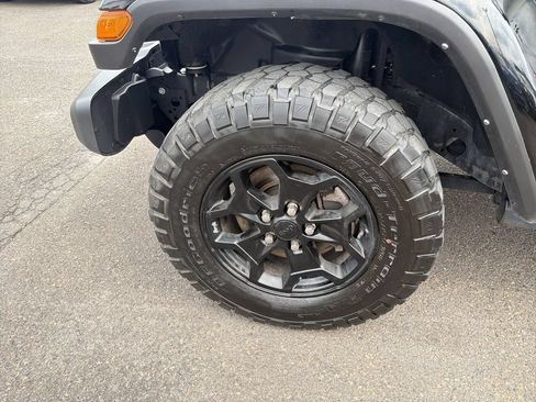 Used 2023 Jeep Gladiator Sport AWD/4WD image 30
