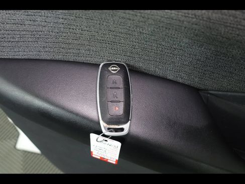 Used 2023 Nissan Rogue S FWD image 9