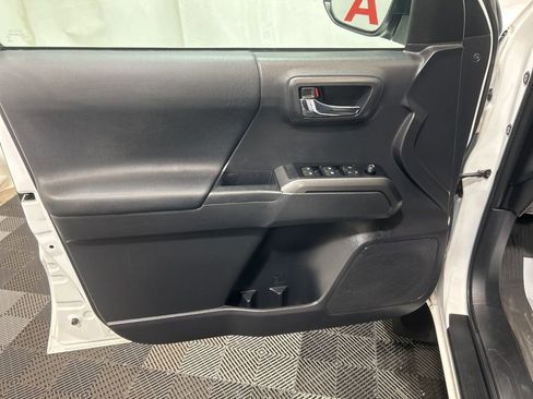Used 2023 Toyota Tacoma TRD Sport AWD/4WD image 20