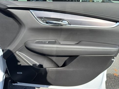 Used 2025 Cadillac XT6 Luxury image 36