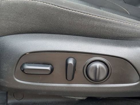 Certified 2021 GMC Acadia SLE w/ Driver Convenience Package image 36