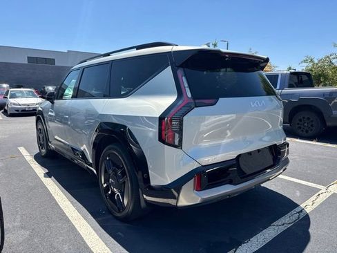 Certified 2024 Kia EV9 GT-Line AWD/4WD image 2