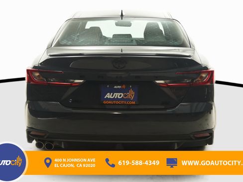 Used 2025 Toyota Camry SE w/ Convenience Package image 12