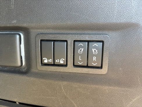 Used 2021 GMC Yukon XL AT4 w/ AT4 Premium Plus Package image 19