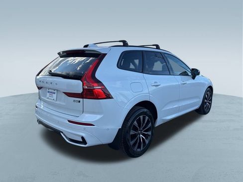 Used 2024 Volvo XC60 B5 Plus image 8