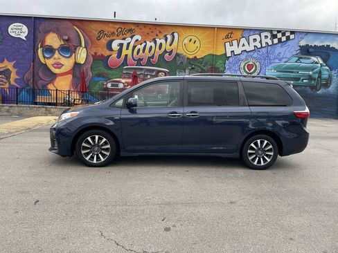 Used 2019 Toyota Sienna XLE Premium AWD/4WD image 2