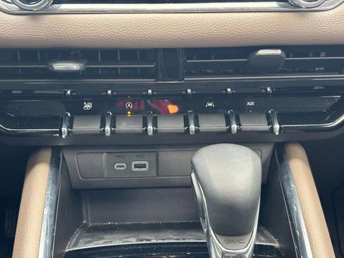 Used 2024 GMC Canyon Denali image 16