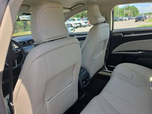 Used 2018 Ford Fusion Titanium FWD image 11