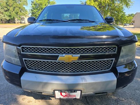 Used 2009 Chevrolet Avalanche LT w/ Suspension Package, Off-Road AWD/4WD image 2