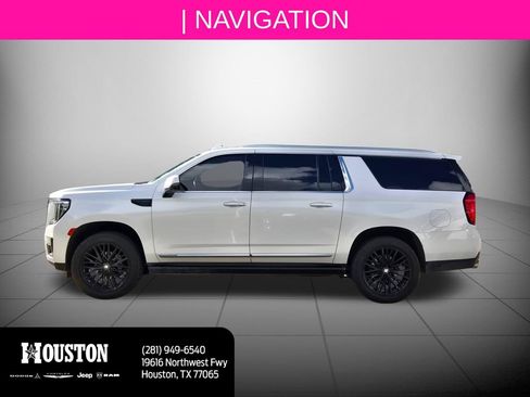 Used 2023 GMC Yukon XL Denali AWD/4WD image 8