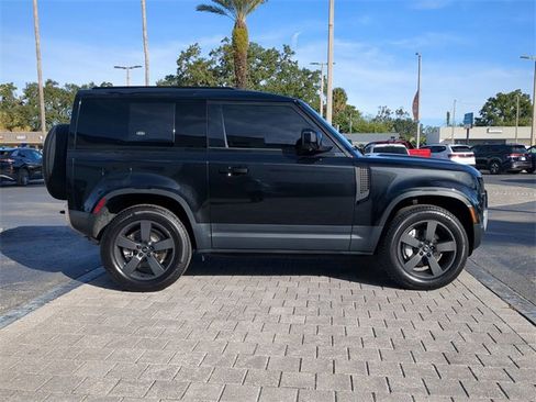 Used 2023 Land Rover Defender 90 SE image 3