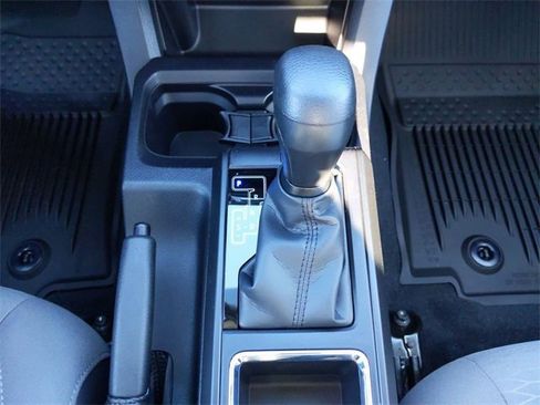 Used 2019 Toyota Tacoma SR image 18