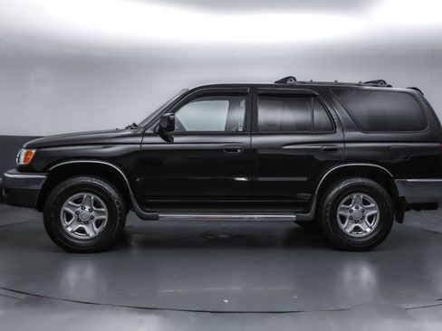 Used 2001 Toyota 4Runner SR5 image 2