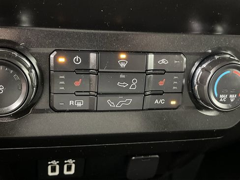 Used 2019 Ford F150 XLT w/ Equipment Group 302A Luxury AWD/4WD image 23