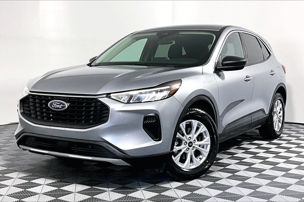 Certified 2024 Ford Escape Active w/ Cold Weather Package FWD image 2