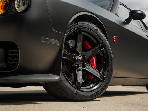 Used 2015 Dodge Challenger SRT Hellcat RWD image 26