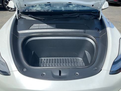 Used 2021 Tesla Model Y Long Range image 12