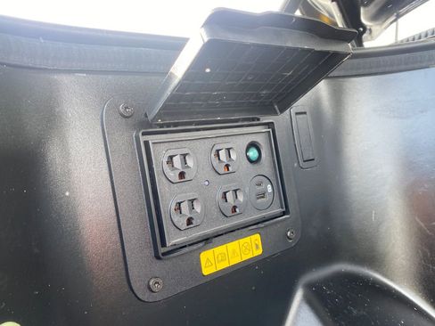 Used 2023 Ford F150 Lightning Lariat image 23