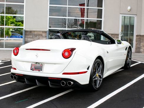 Used 2015 Ferrari California T RWD image 16