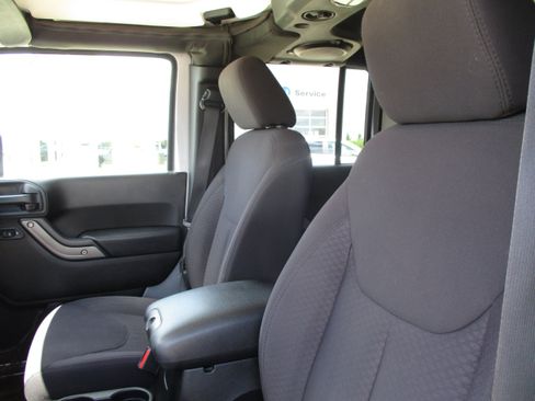 Used 2014 Jeep Wrangler Unlimited Sport w/ Quick Order Package 24S AWD/4WD image 27