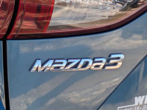 Used 2018 MAZDA MAZDA3 Sport image 9