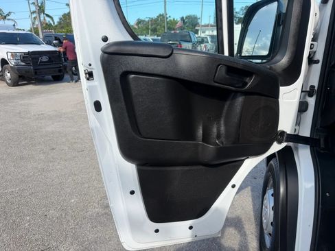 Used 2023 RAM ProMaster 2500 FWD image 11