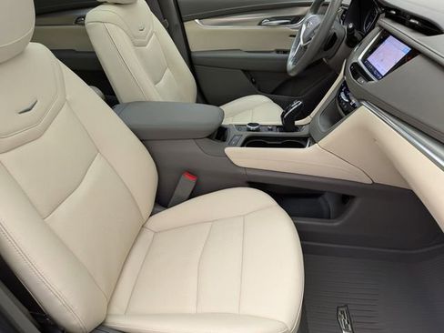 Certified 2023 Cadillac XT5 Premium Luxury w/ LPO, Floor Liner Package AWD/4WD image 27