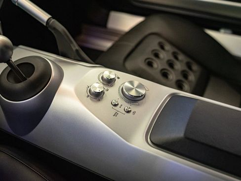 Used 2006 Ford GT image 5