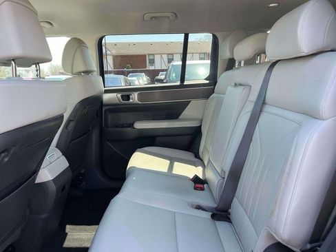 Used 2025 Hyundai Santa Fe SEL FWD image 19
