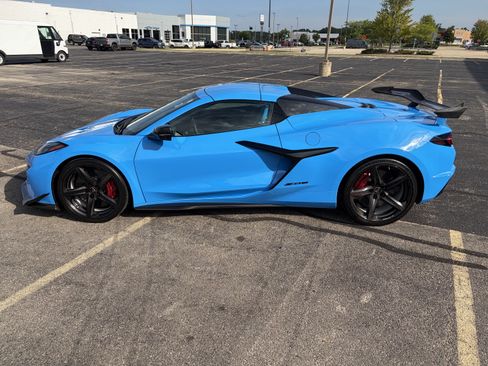 Used 2023 Chevrolet Corvette Z06 w/ Z07 Performance Package RWD image 5