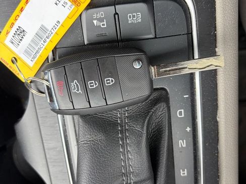 Used 2015 Kia Sedona LX FWD image 12